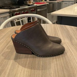Lucky Brand Larsson 2 Wedge Clogs